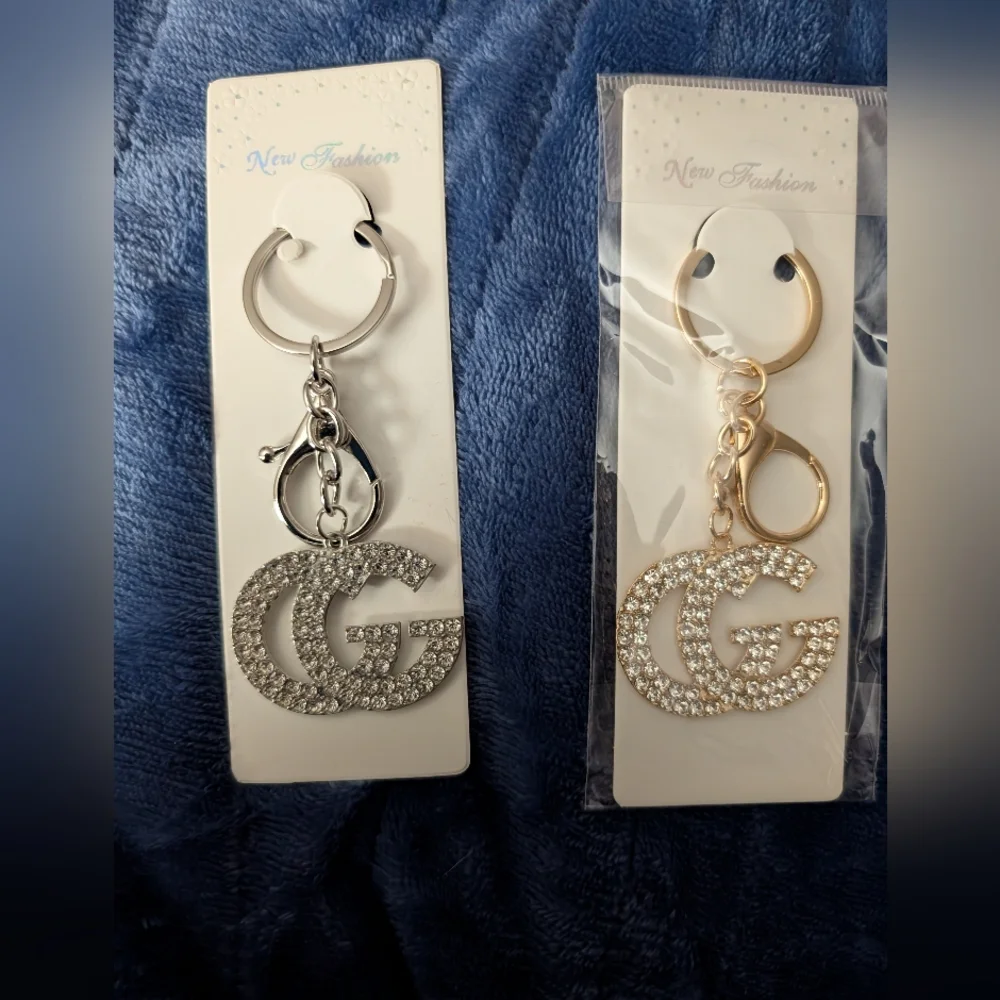 🦋 1 CG Elegant Silver Or Gold Keychain